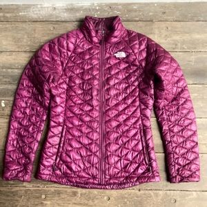 The North Face quilted jacket, in dark pink. Thermoball quilted size S